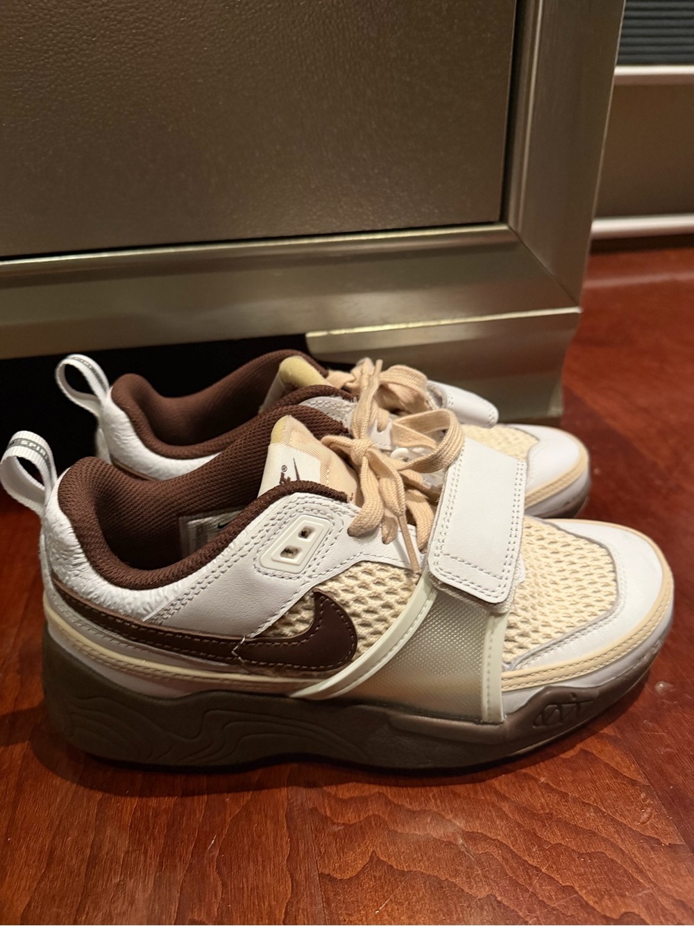 Nike Travis Scott Men’s 5.5 Brown and Cream Sneakers Nike Zoom Field Jaxx